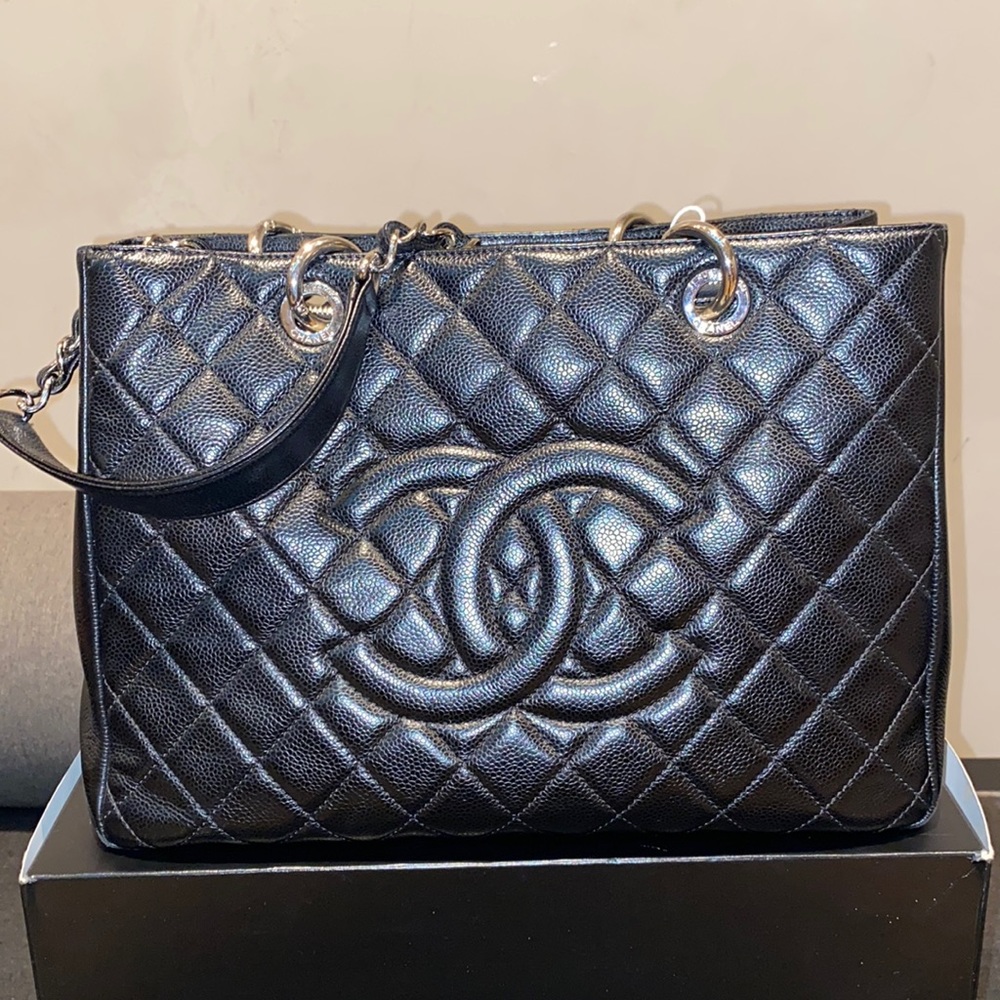 DISCONTINUED CHANEL GRAND SHOPPER TOTE